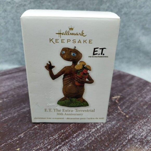 Hallmark Keepsake E.T. The Extra-Terrestrial 30th Anniversary Ornament - Picture 1 of 7